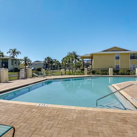 St Augustine Beach Condo With Balcony Walk To Pier!